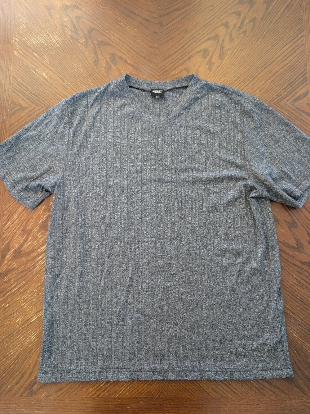 Amplify Comfort Blend Silk Men’s V-Neck Grey Gray Striped T-Shirt - Size XL